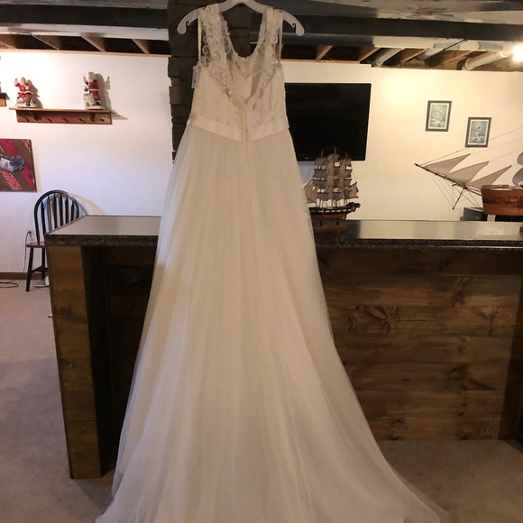 Wedding Dress - Picture 6 of 6